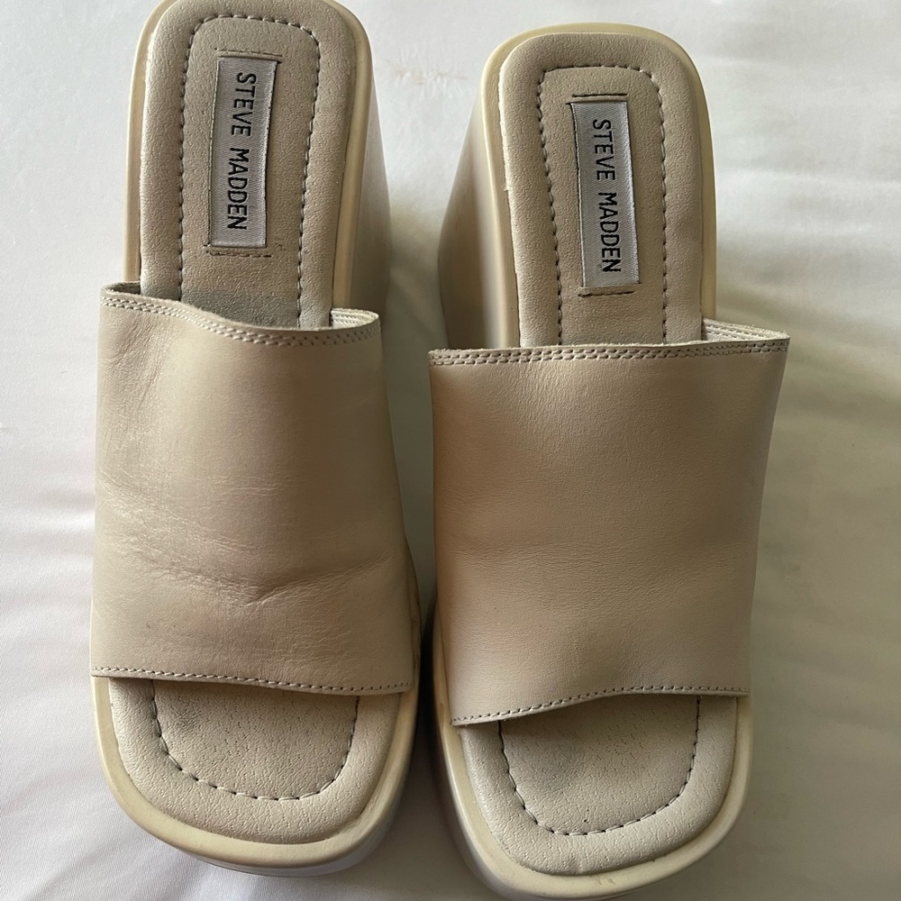 Steve Madden Beige Platform wedge